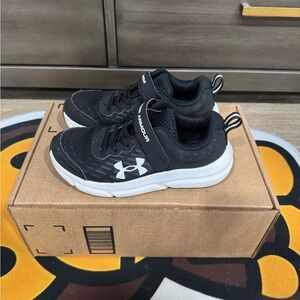 Under Armour Kids Assert 10 AC PS Black/White